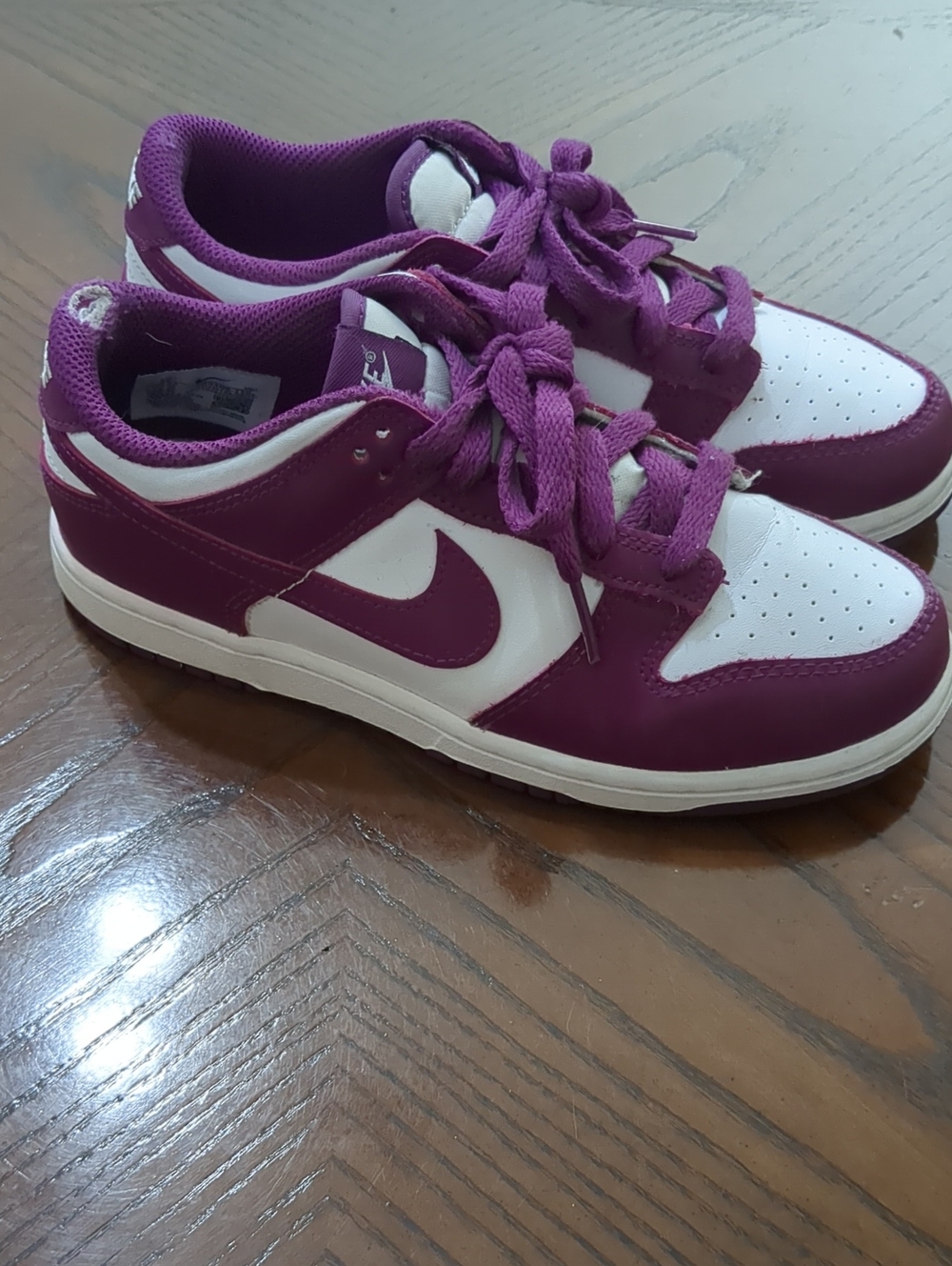 Nike Kids Low-Top Sneakers in Purple and White